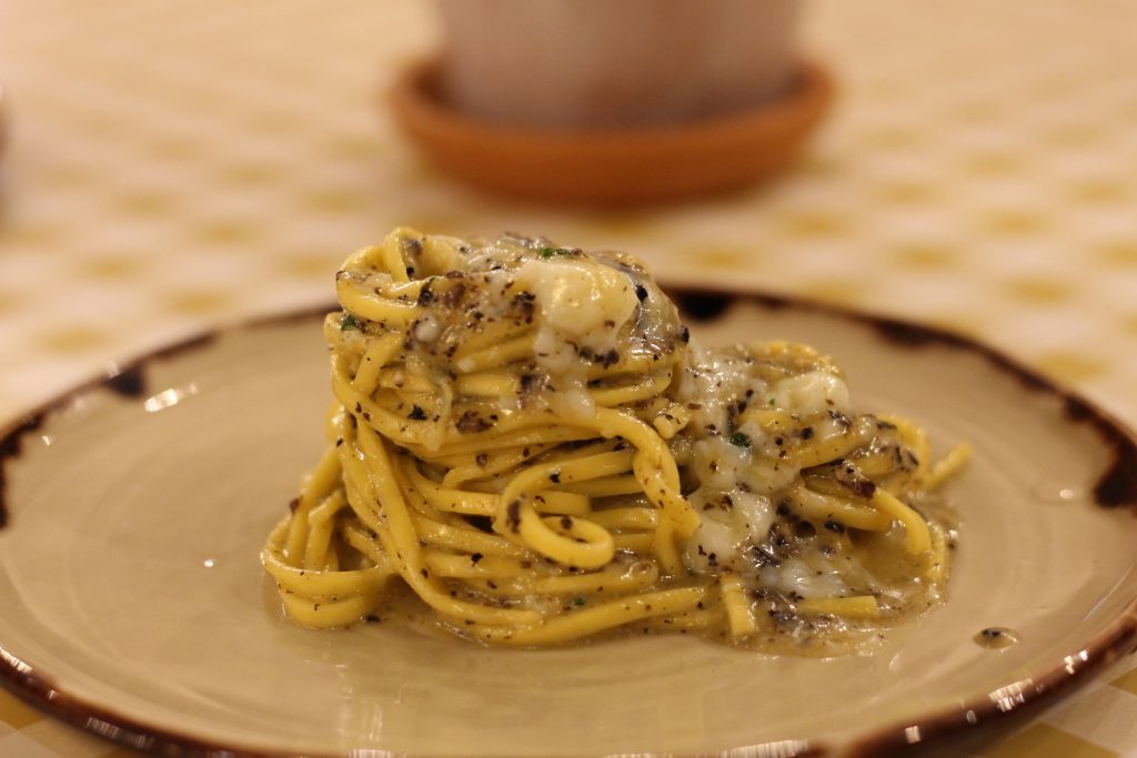 Spaghetti al Tarufo, Parmigiano e Uovo Poche - Antonella