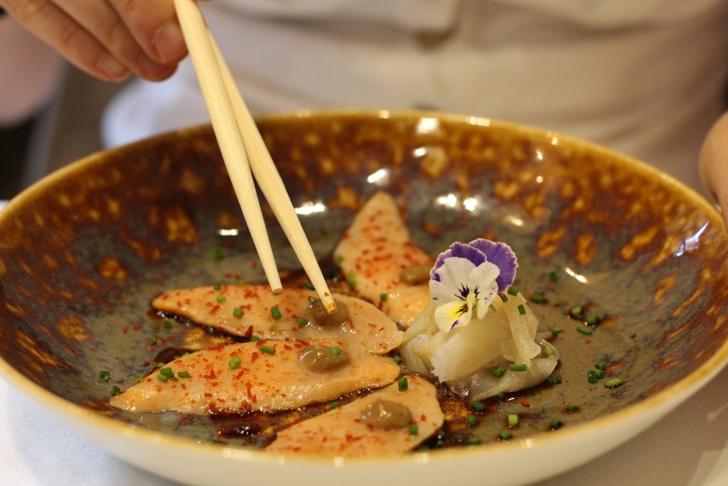Sashimi de salmón - Restaurante Arrabal Plaza Mayor