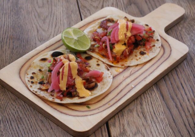 Tacos de oreja restaurante makkila fusion