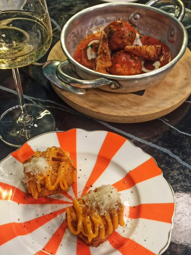 Croquetas de carbonara de Gianna Ristorante, una de las especialidades de la cocina italiana creativa en Madrid