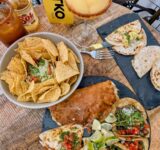 Gastronomía mexicana de TKO Tacos con tacos, margarita y michelada